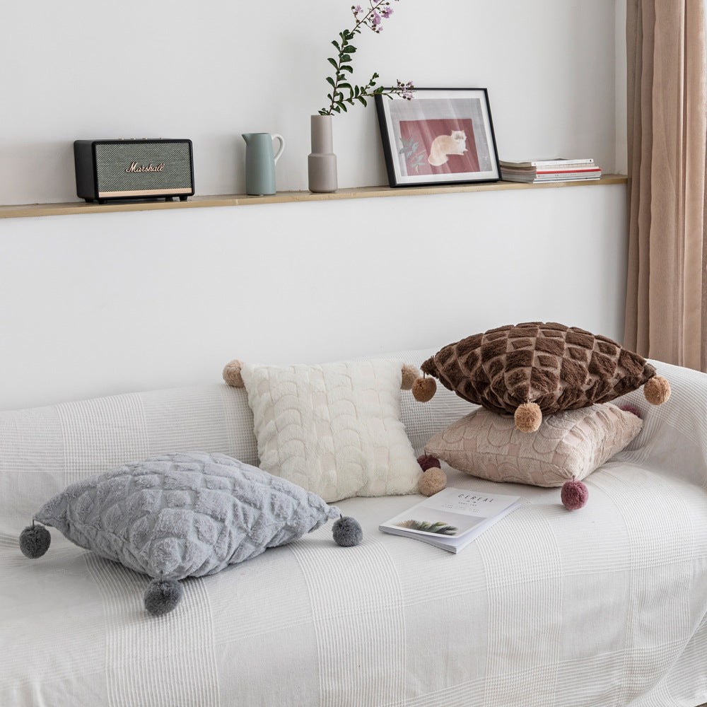 Plüsch-Sofakissen mit Pompon – Bild 4 | LuxeStyle
