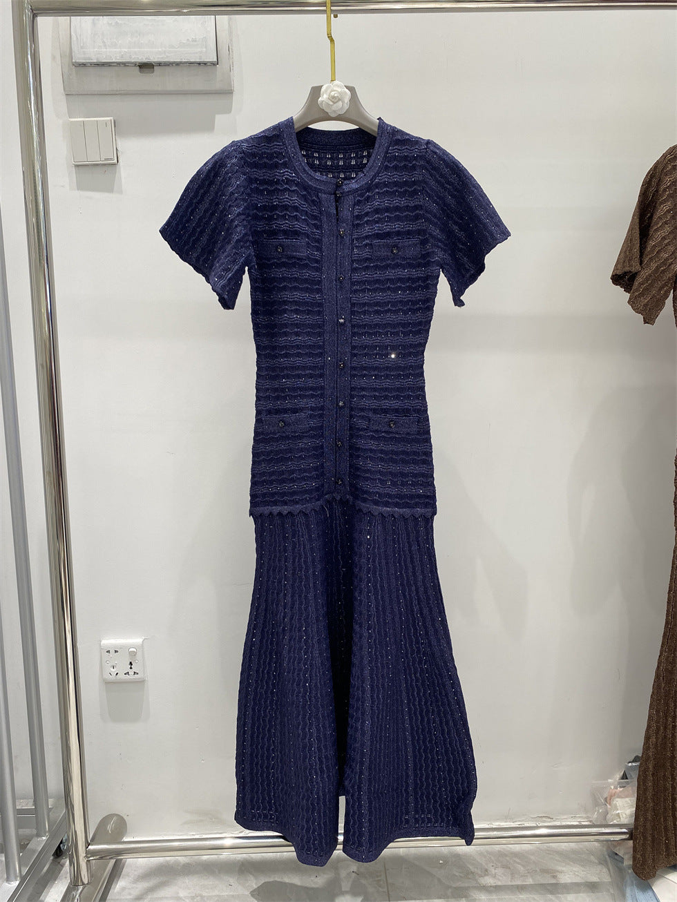 Elegantes Strickkleid – knielang – Bild 4 | LuxeStyle