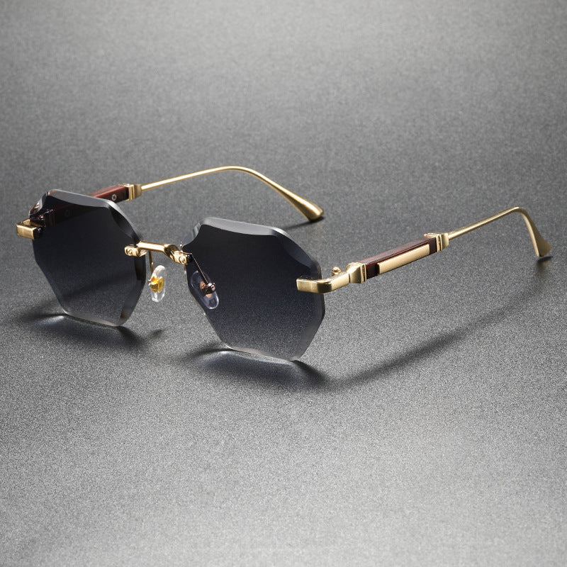 Luxuriöse polygonale Sonnenbrille mit Farbverlauf