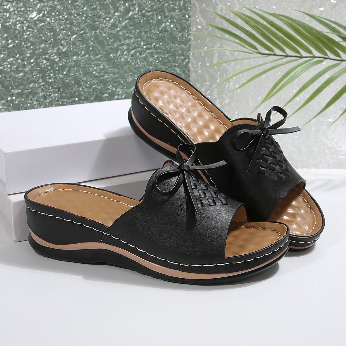 Retro-Sandalen mit runder Spitze und Stickerei – Bild 2 | LuxeStyle
