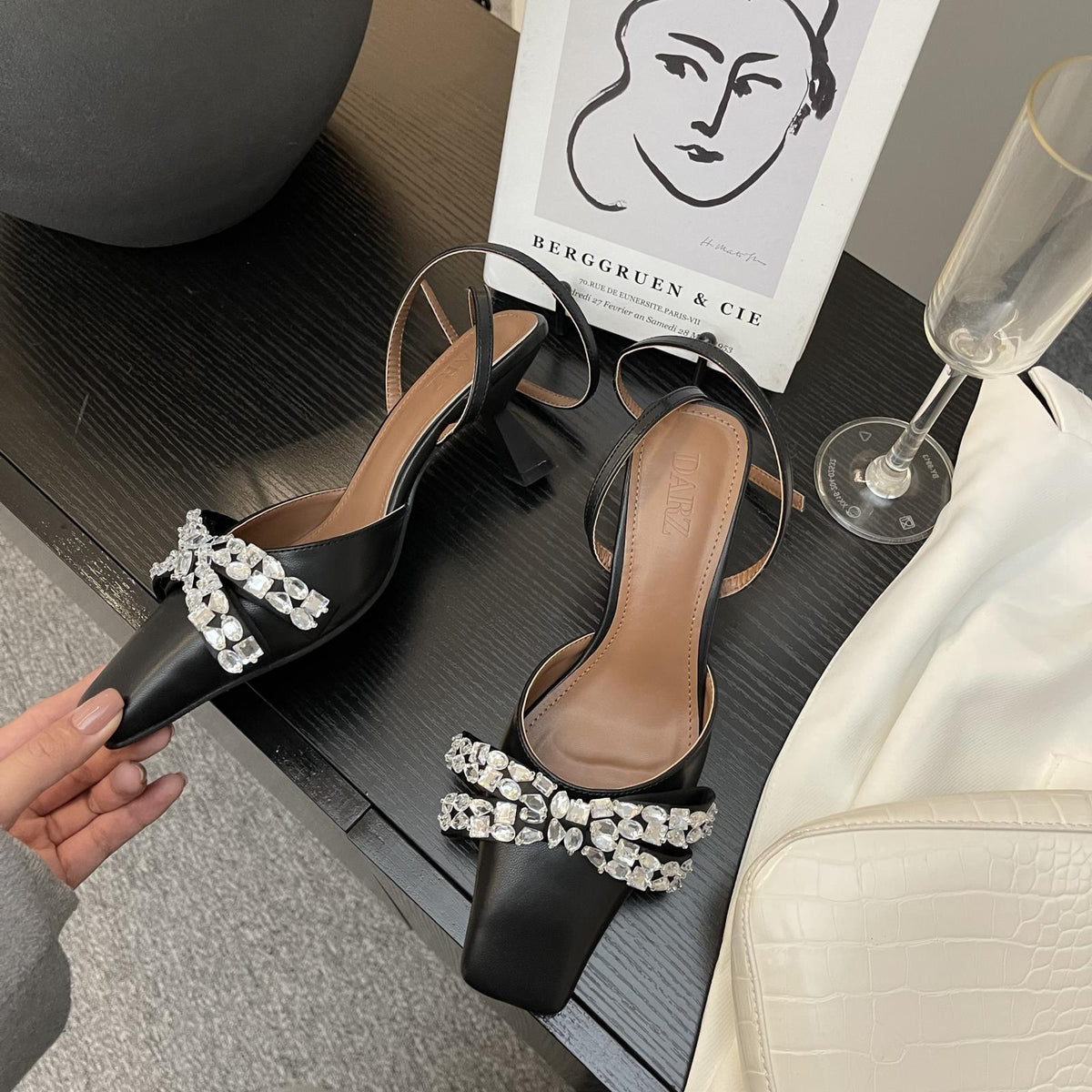 Süsses Riemchen-Sandalen mit Strass-Absatz – Bild 8 | LuxeStyle