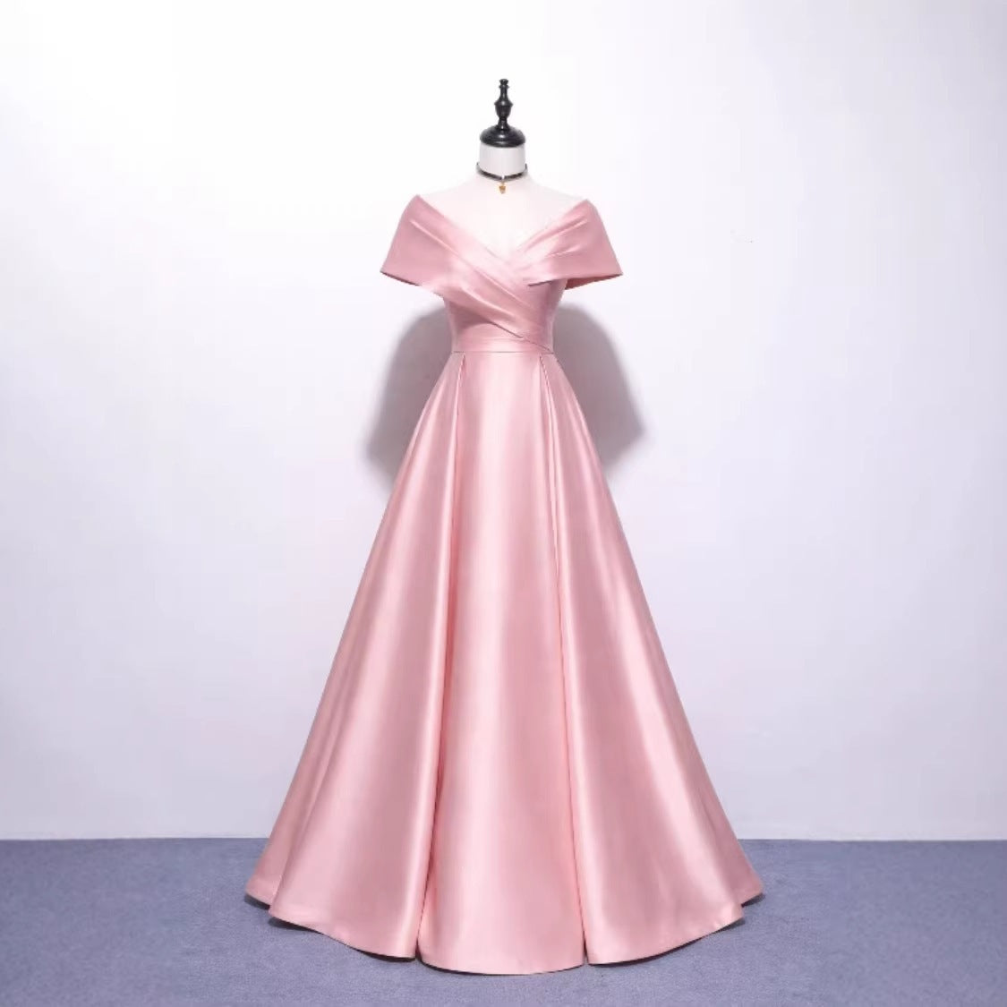 Elegantes langes, ärmelloses Bühnenkleid – Bild 4 | LuxeStyle