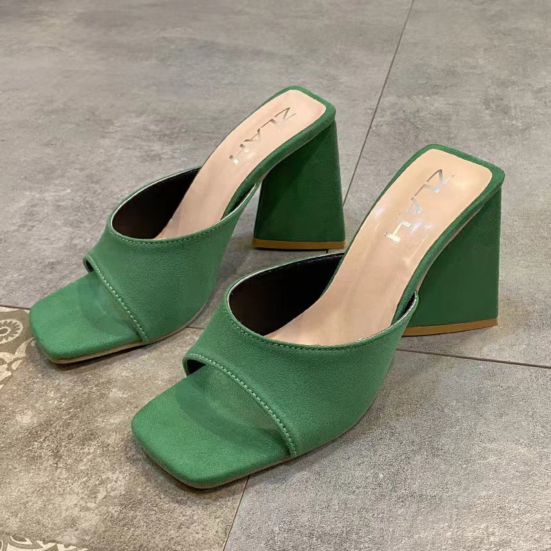 Sandalen mit quadratischem Zehenkopf und dicker Sohle – Bild 5 | LuxeStyle