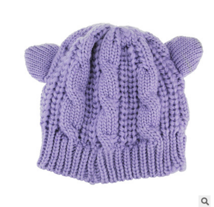 Gestrickte Beanie mit Katzenohren