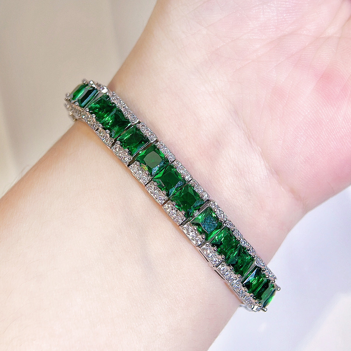 Olivengrüner Diamant-Armband