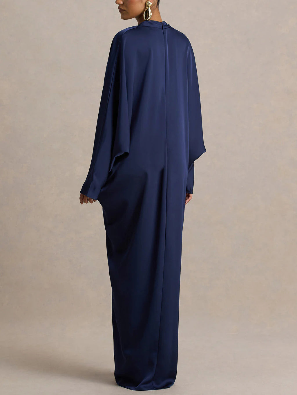 Elegantes Langarm-Kleid mit V-Ausschnitt