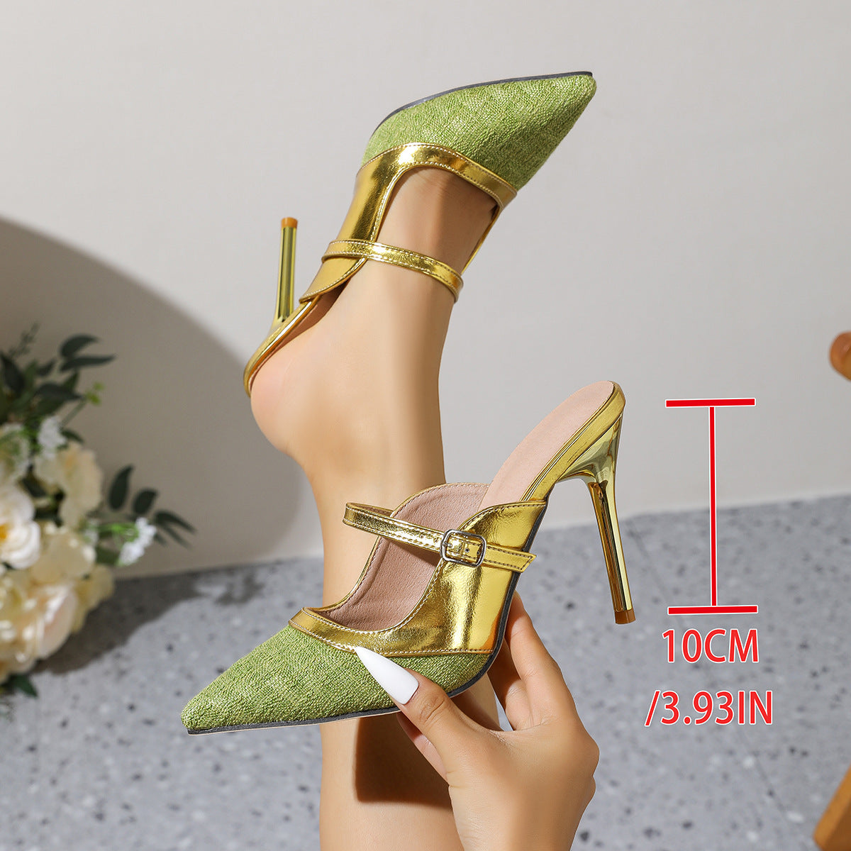 Stiletto-Pumps mit Riemchen und spitzer Zehe