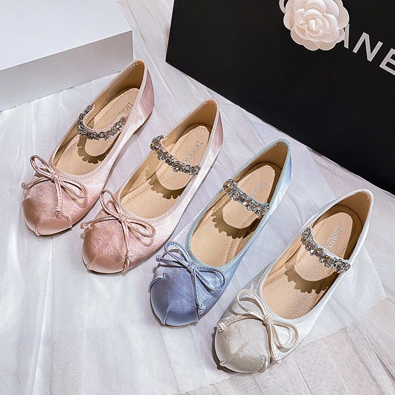 Superweiche Satin-Ballerinas mit Strass – Bild 6 | LuxeStyle