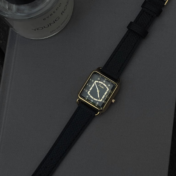 Retro-Armbanduhr aus feinem Stahl und Leder