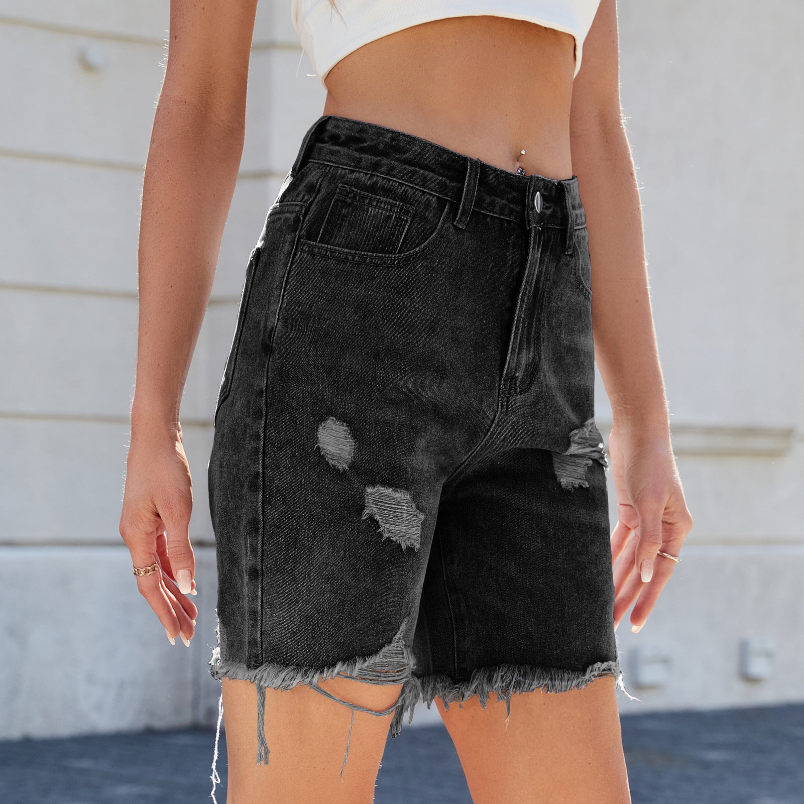 Trendige Washed Denim Shorts mit Rissen