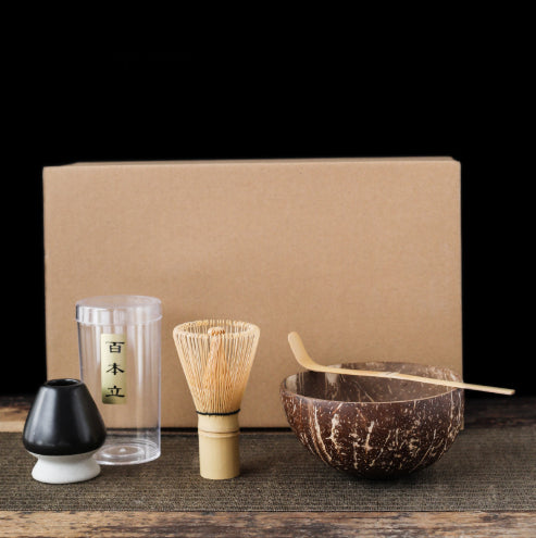 Kokosnuss Matcha Tee Set mit Eierschläger