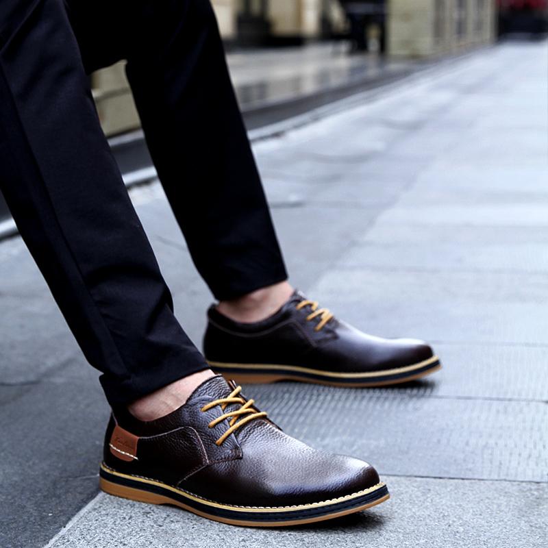 Grosse Herren Lederschuhe im britischen Stil