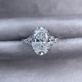 Eleganter Moissanite Ring mit 4.5 Karat Ovalschliff | LuxeStyle
