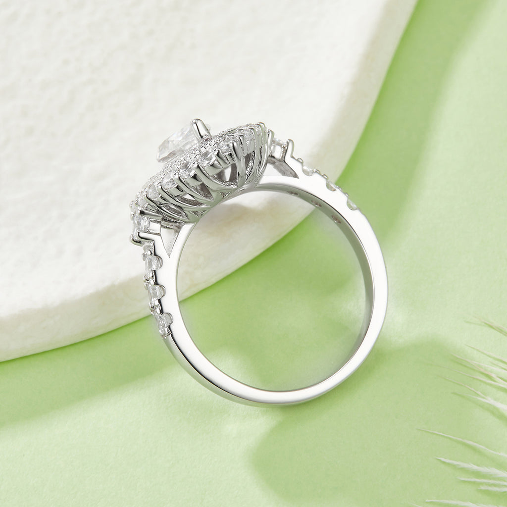 Moissanite Ring mit Doppelhallo