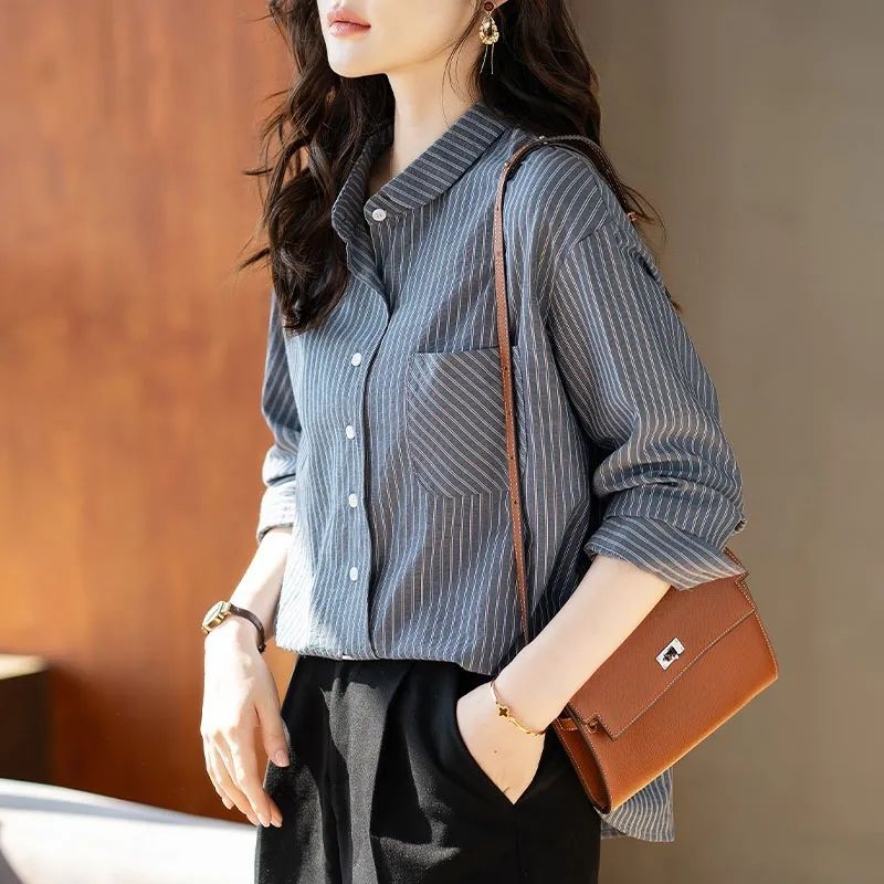 Schlankes Damen-Hemd mit Revers und Streifen – Bild 2 | LuxeStyle