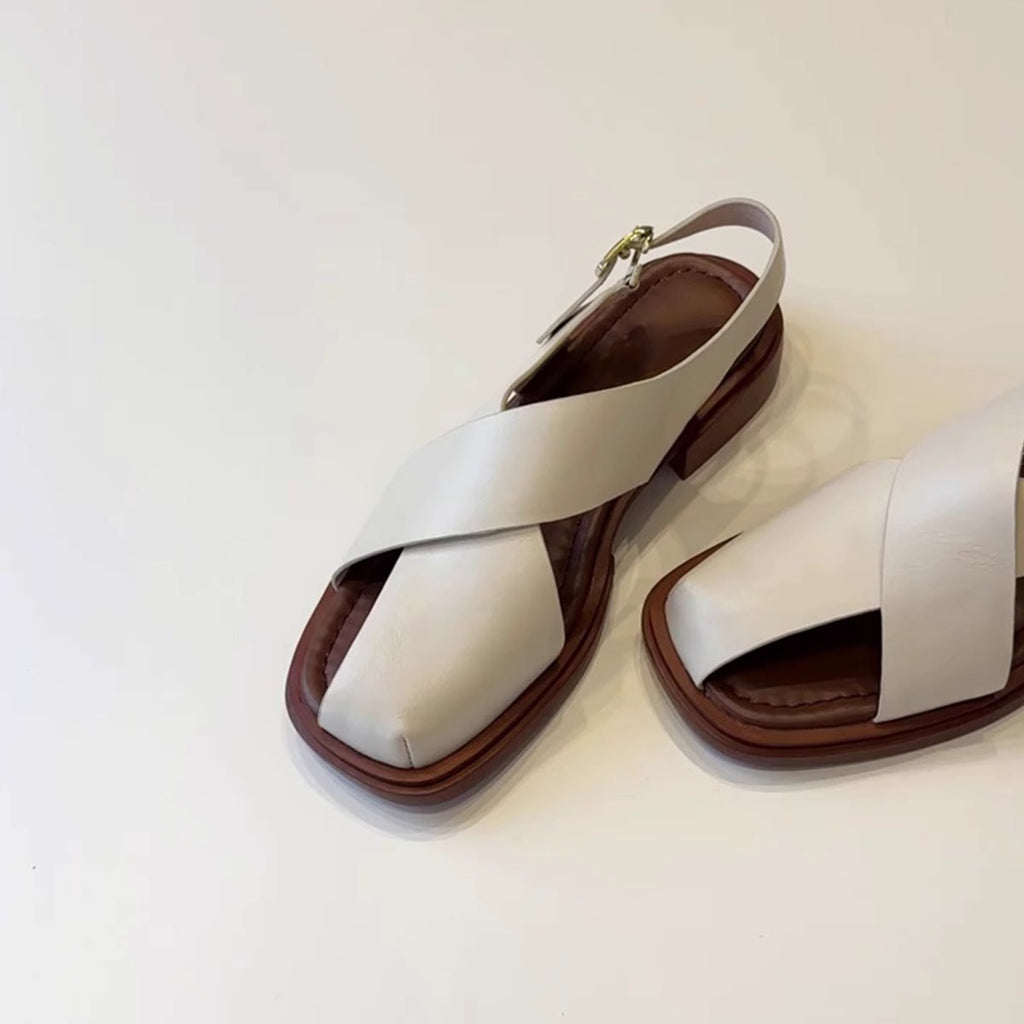 Milchweiße Sandalen mit Klett – Bild 2 | LuxeStyle