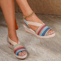 Keile Sandalen im Ethno-Stil