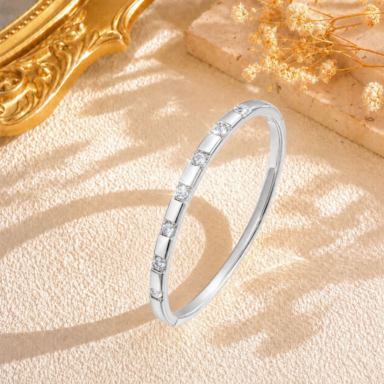 Minimalistisches Armband mit funkelnden Akzenten
