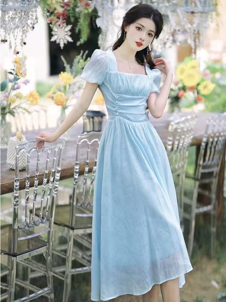 Langes, traumhaftes Kleid mit Blasärmeln