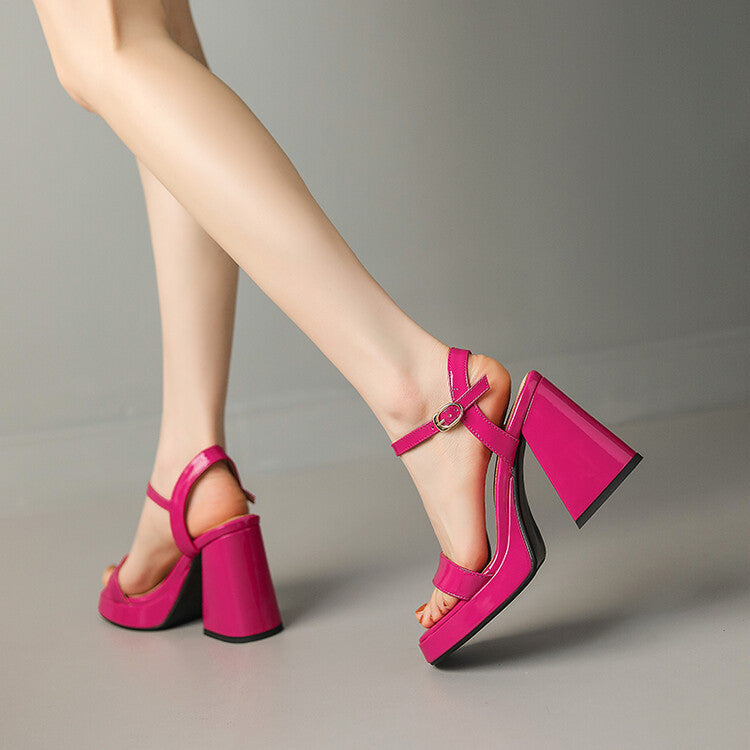 Sandalen mit klobigem Absatz