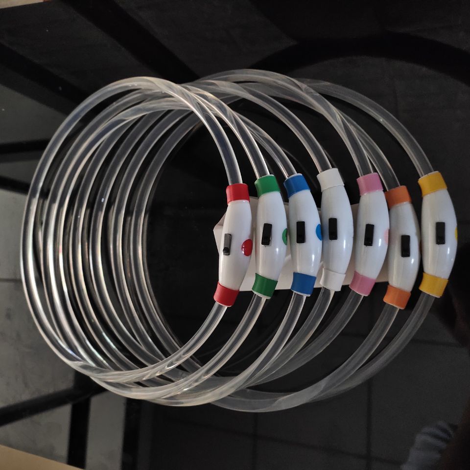 Hundehalsband mit USB-Ladefunktion – Bild 7 | LuxeStyle