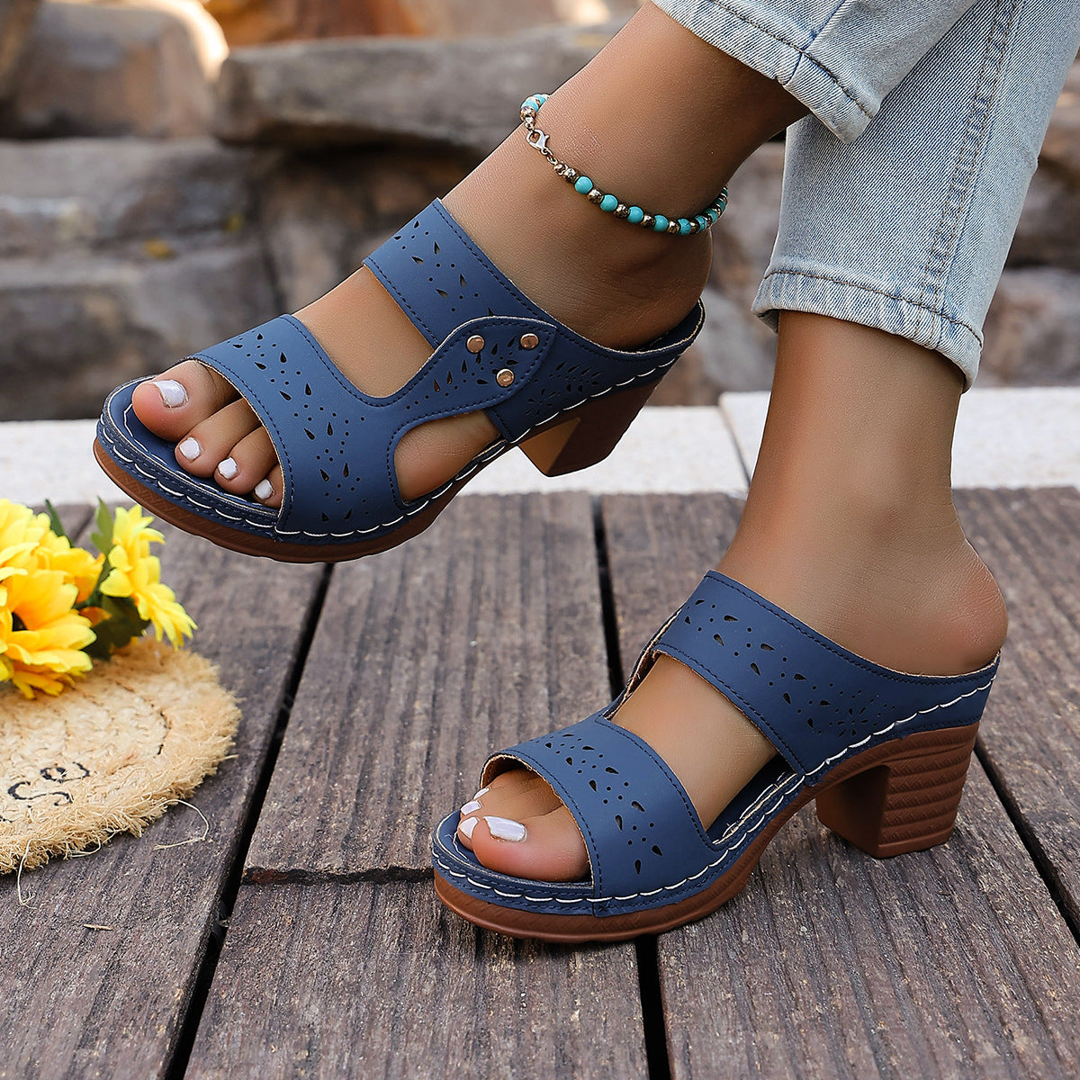 Runde Sandalen mit hohem Absatz