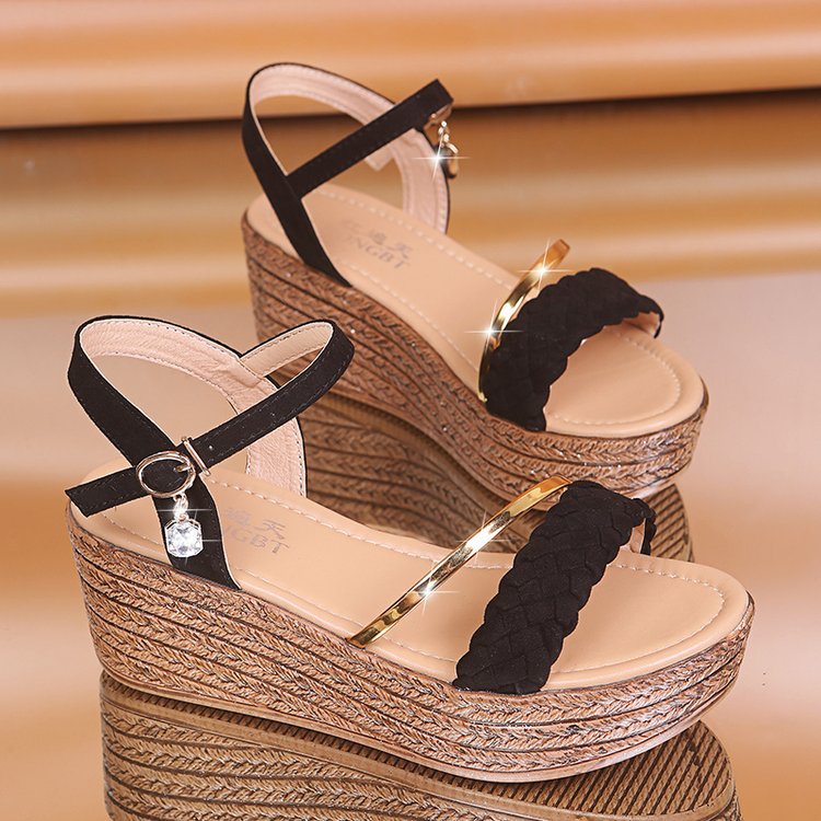 Römische Sandalen mit Fischmund und Plateau | LuxeStyle