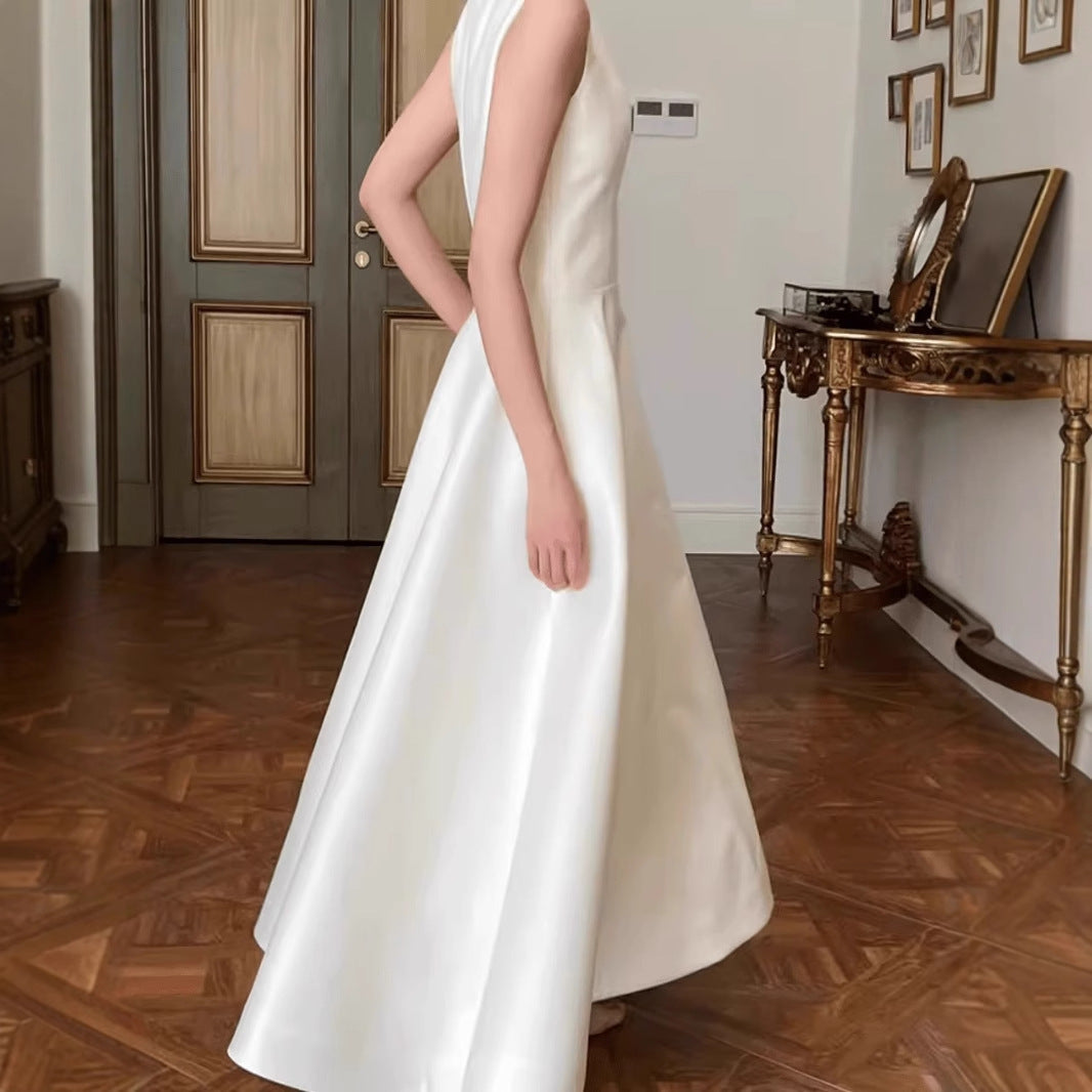 Elegantes Abendkleid mit Schleppe