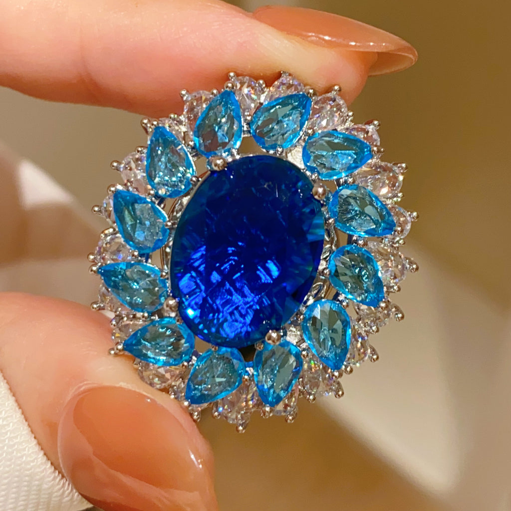 Diamantbesetzte Brosche in geometrischer Form – Bild 4 | LuxeStyle