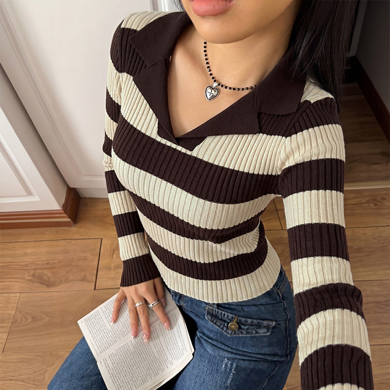 Strickpullover mit V-Ausschnitt und Streifen