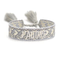 Besticktes Quasten-Armband mit Buchstaben – Bild 2 | LuxeStyle
