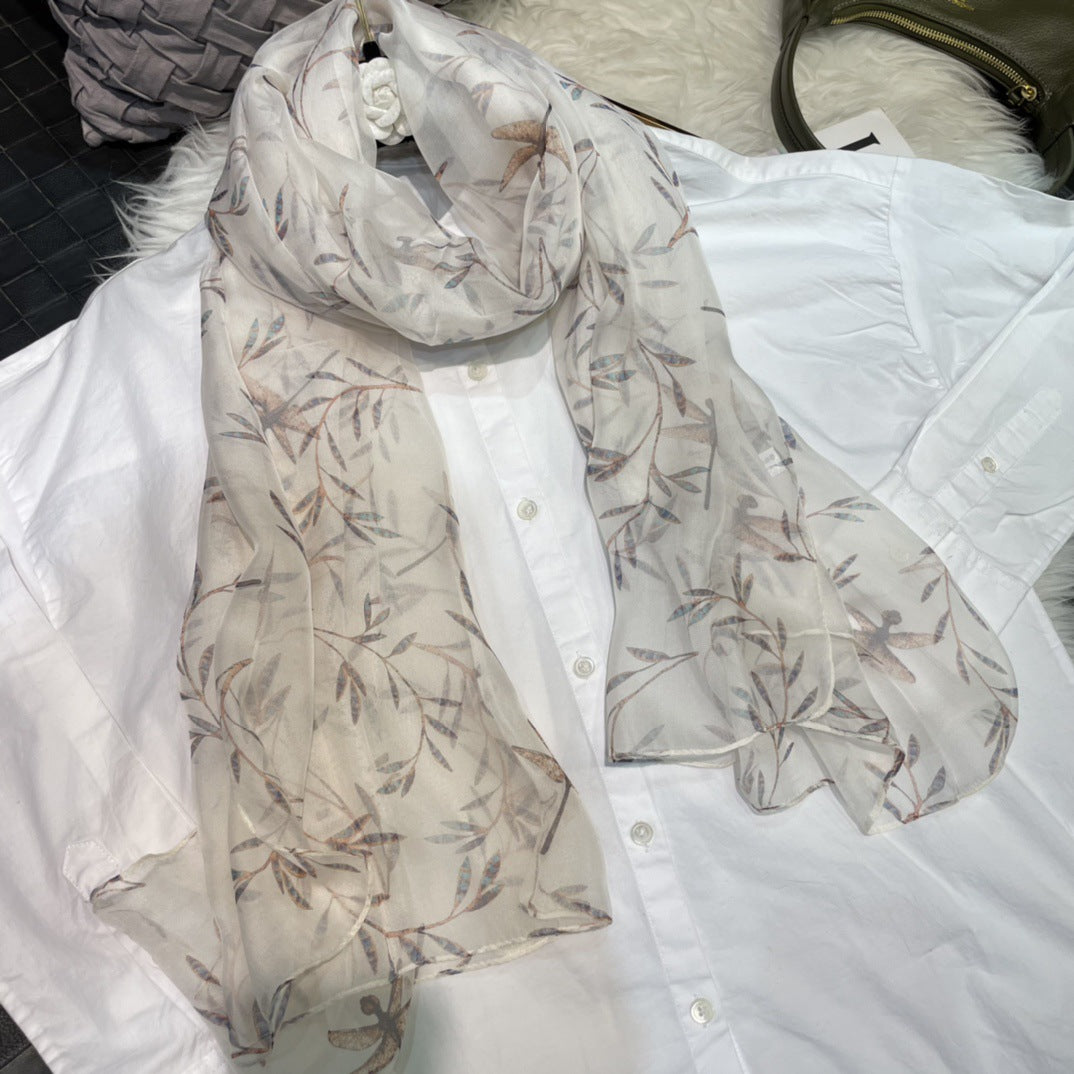 Seidenschal mit digitalem Print – leichte Luftigkeit – Bild 10 | LuxeStyle