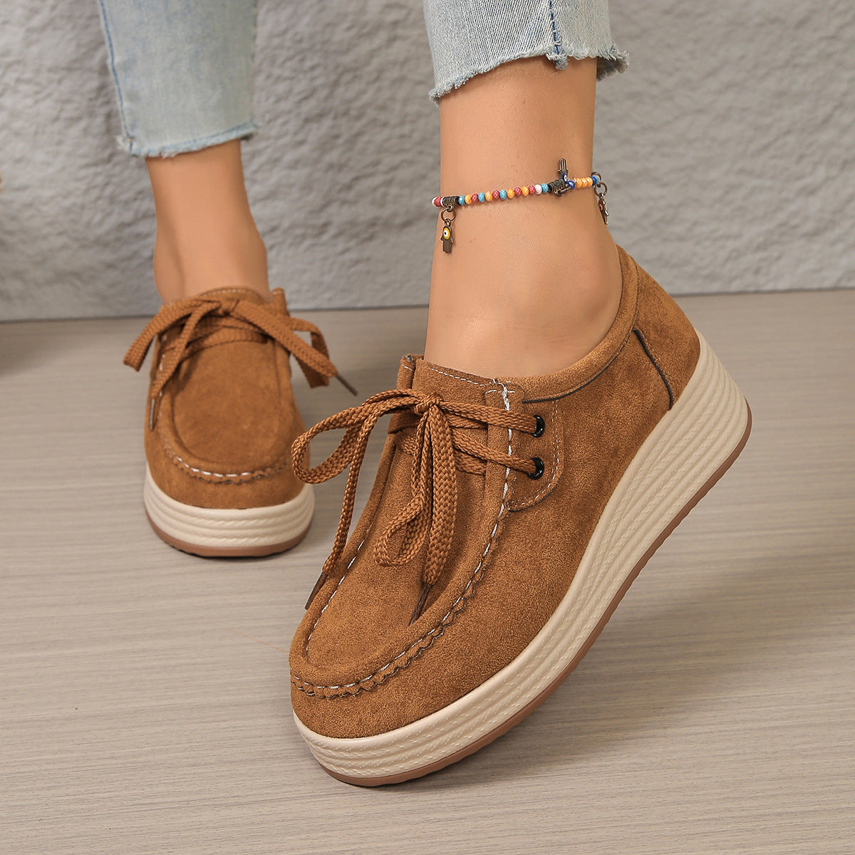 Chunky-Pumps mit Schnürung aus Wildleder