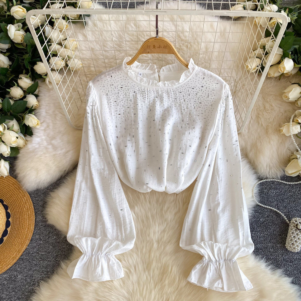 Romantische Langarmbluse mit Rüschen & Perlen | LuxeStyle