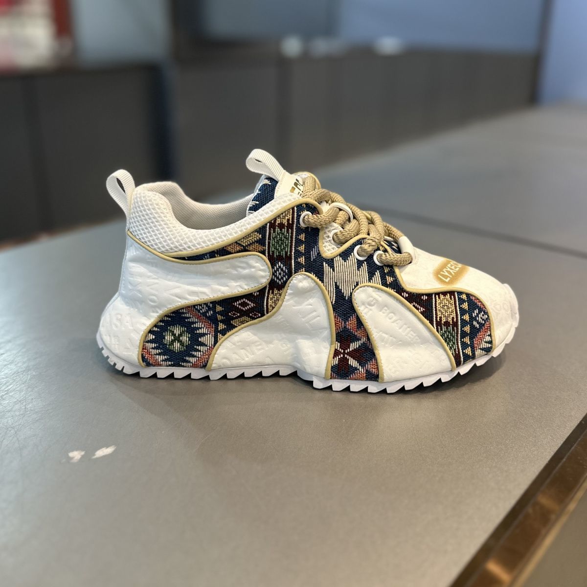 Freizeitschuhe im Karomuster für Herren – Bild 4 | LuxeStyle