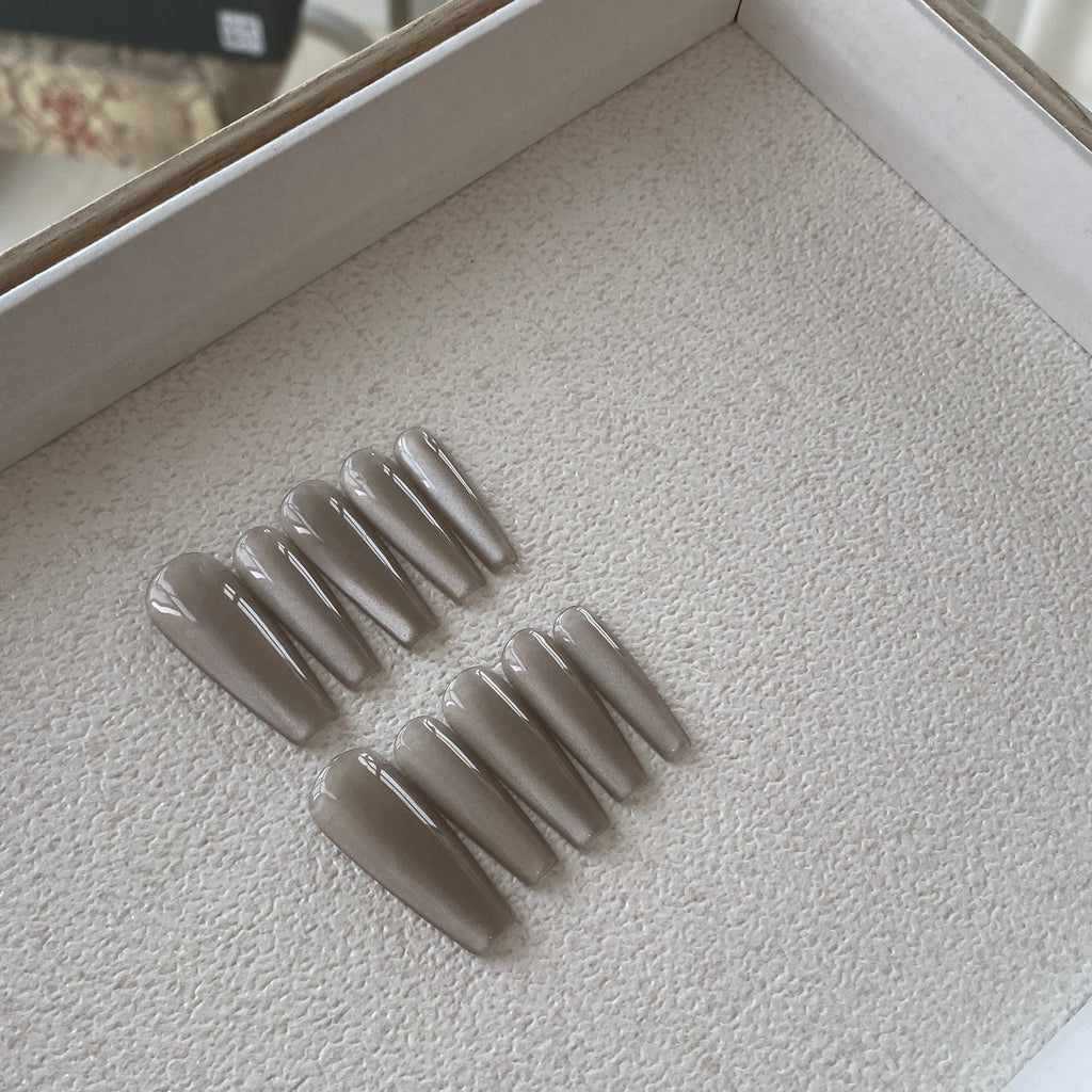 Iced Tea Grau Cat's Eye Nägel – Bild 7 | LuxeStyle