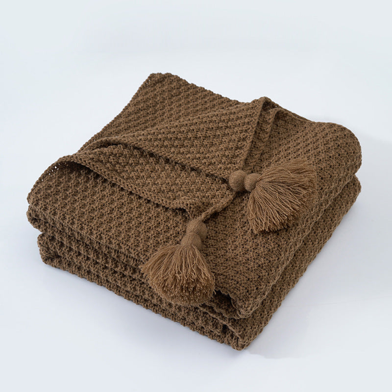 Nordische Strickdecke mit Pompons