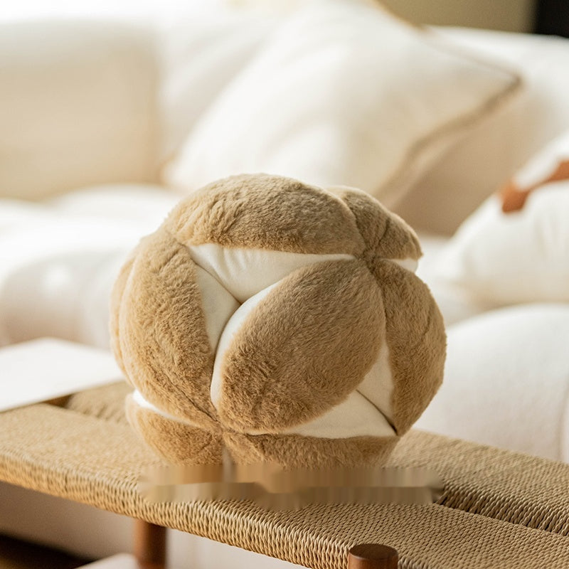 Niedliches Kissen im Creme-Stil