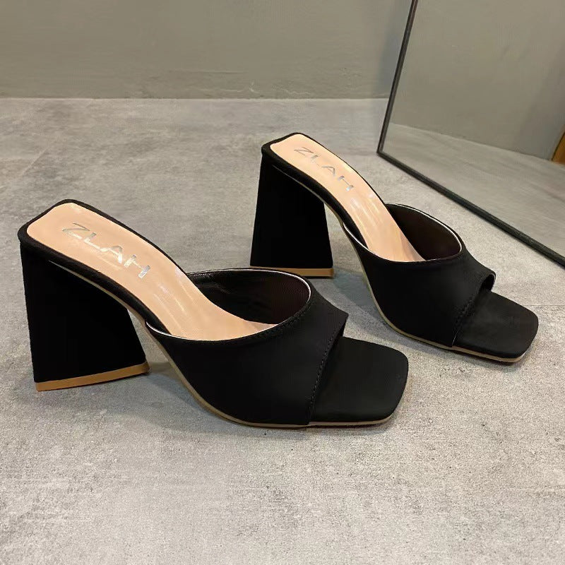 Sandalen mit quadratischem Zehenkopf und dicker Sohle – Bild 9 | LuxeStyle