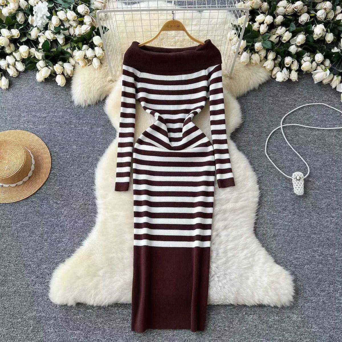 Schulterfreies Strickkleid gestreift – Bild 3 | LuxeStyle