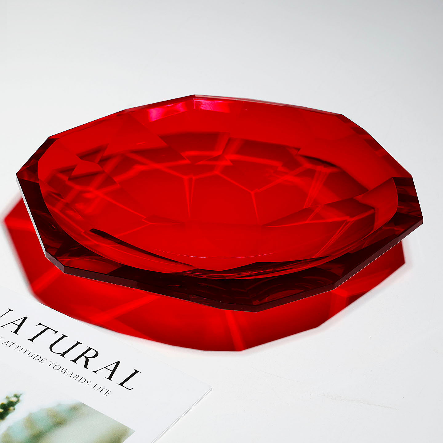 Rote Obstschale