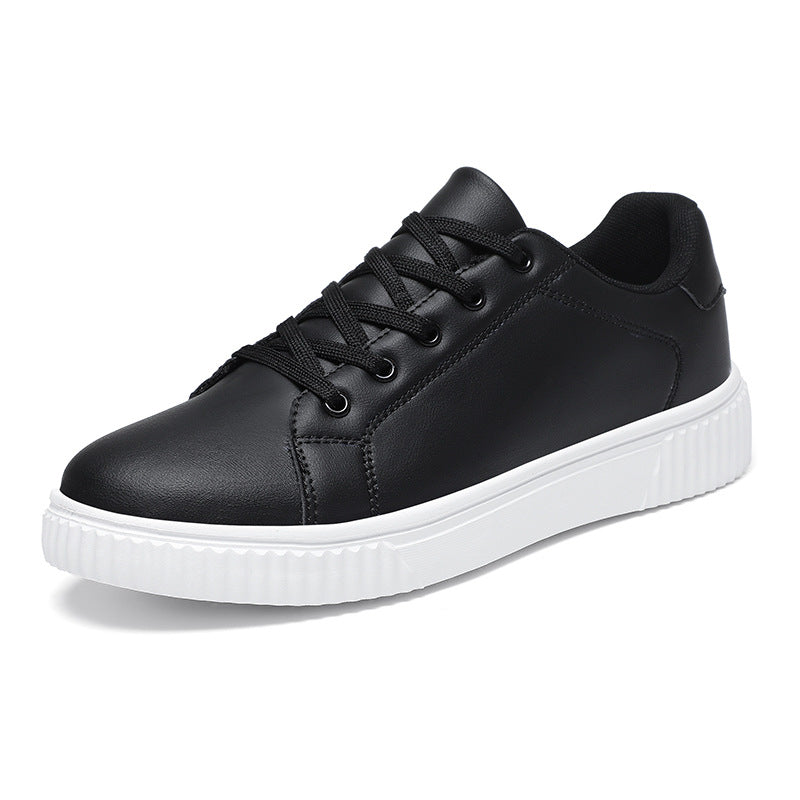 Sleeker Leder-Sneaker im Color-Blocking-Design
