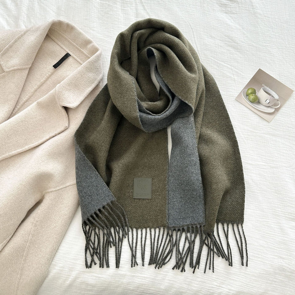 Doppelseitiger Wollschal mit Pailletten – Bild 11 | LuxeStyle