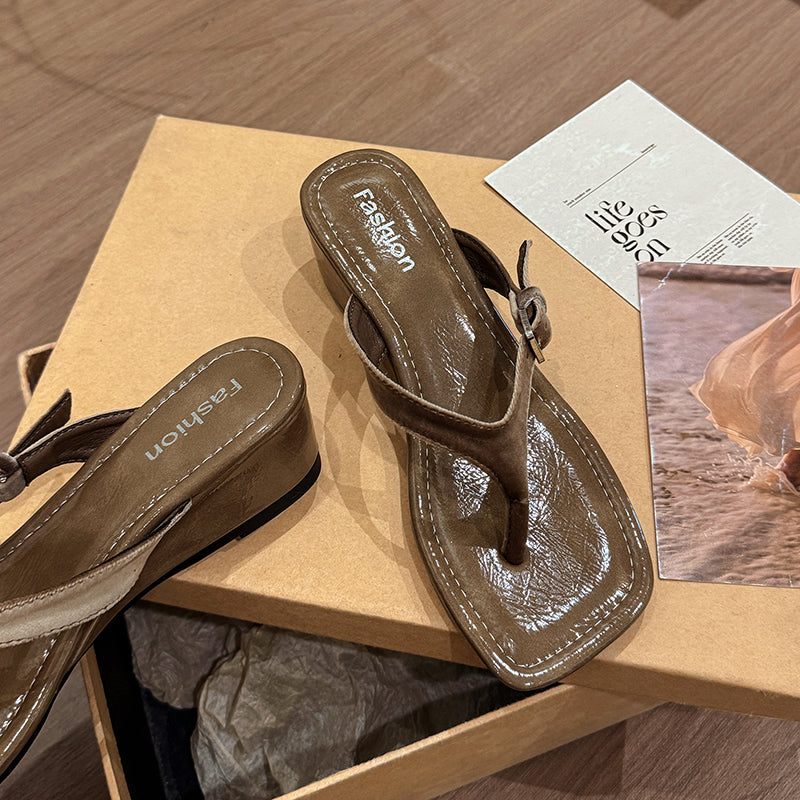 Keile Sandalen mit eckiger Zehenpartie