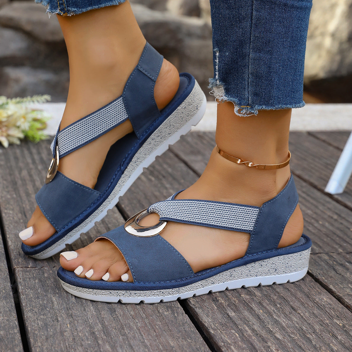 Sandalen mit Metallschliesse und Hanfseil – Bild 3 | LuxeStyle