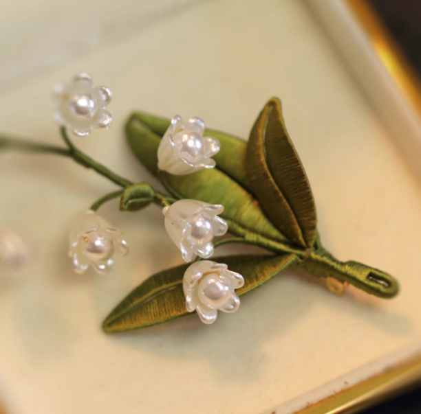 Lilien-Brosche für Mäntel – Bild 2 | LuxeStyle