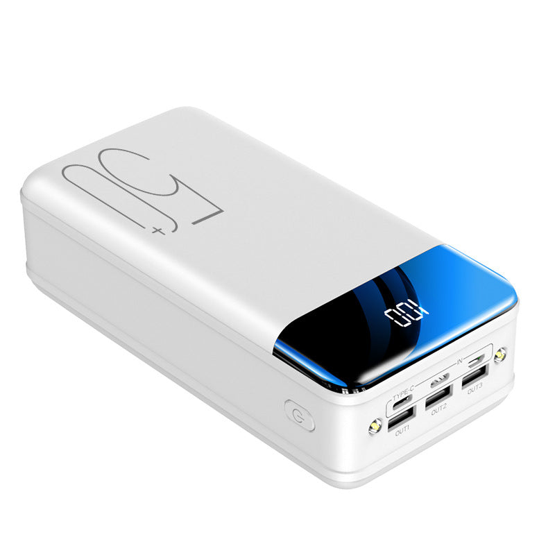 Outdoor Powerbank mit 50000 mAh Kapazität