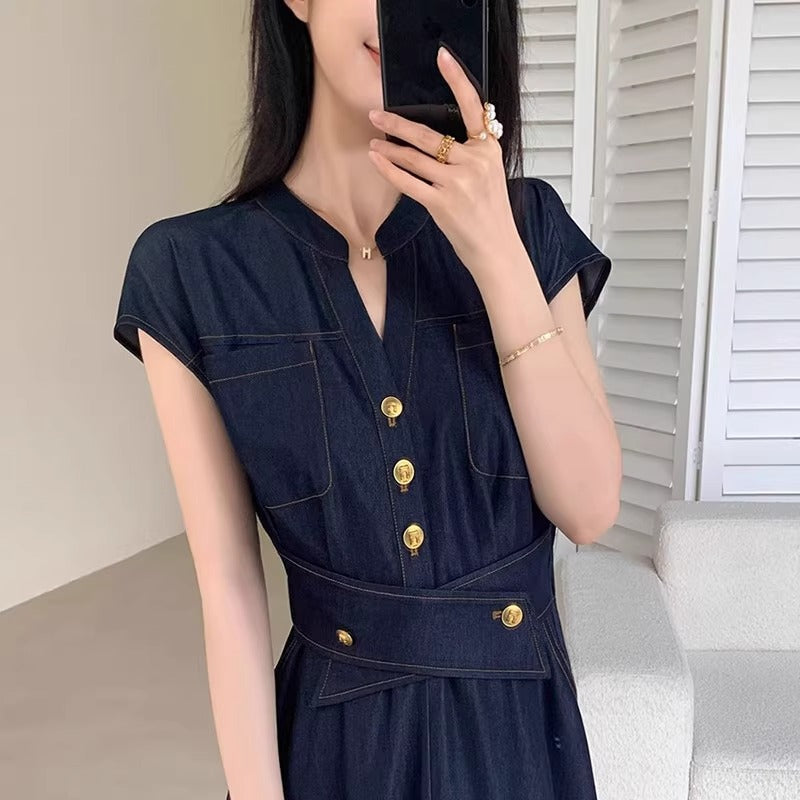 Elegantes, figurbetontes Midikleid mit hoher Taille