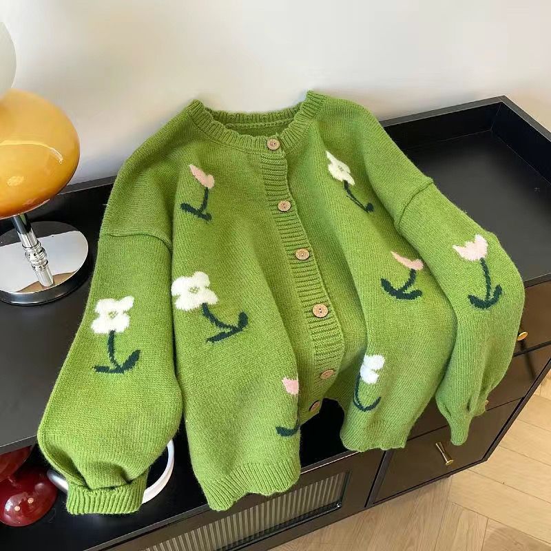 Grüner Strick-Cardigan mit Blumenmuster