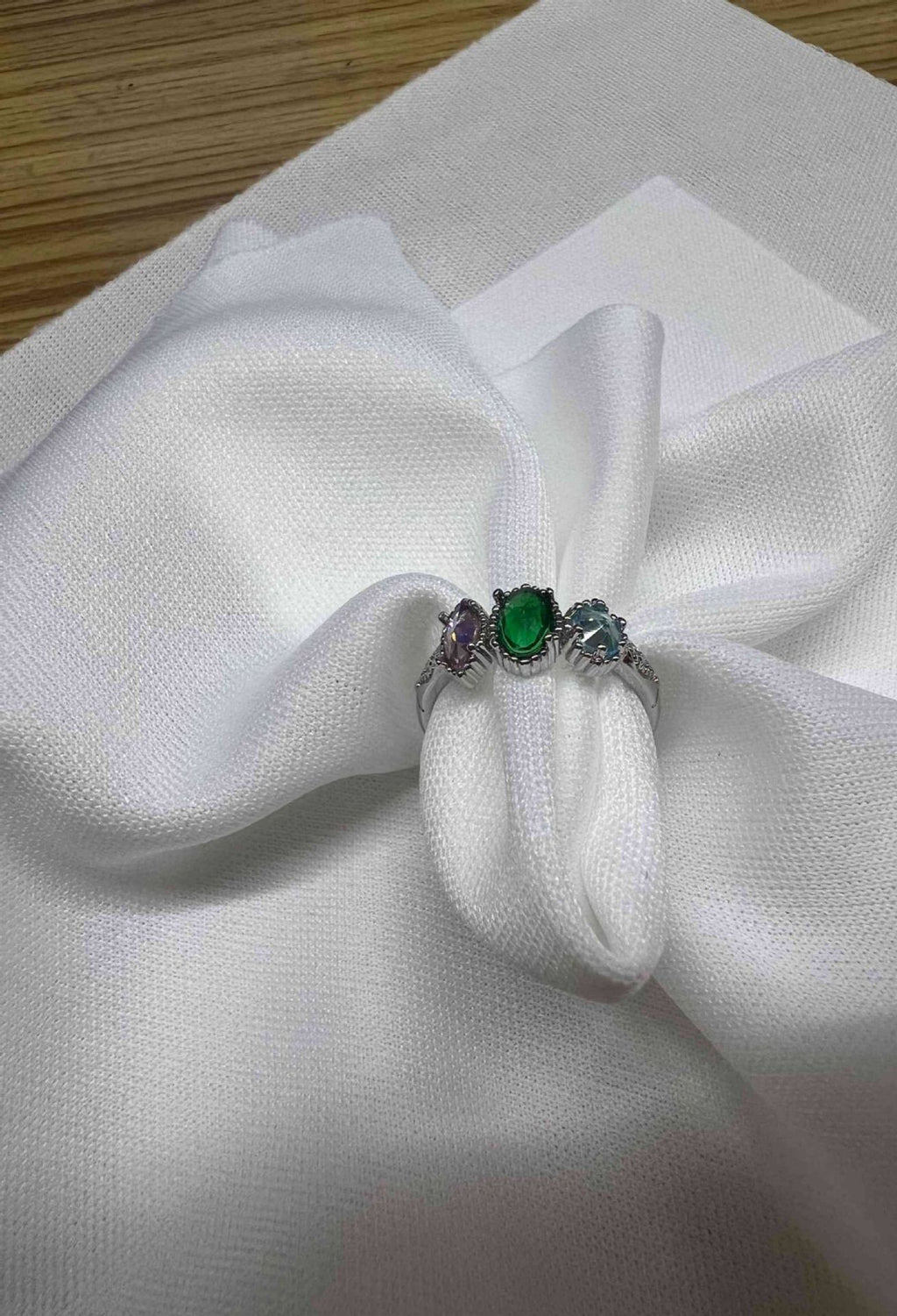 Personalisierbarer Ring mit Stein – Bild 6 | LuxeStyle